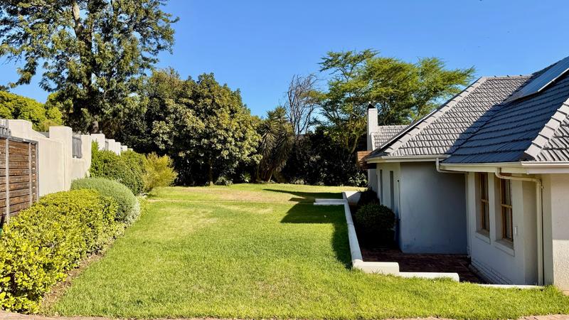 5 Bedroom Property for Sale in Kenridge Western Cape